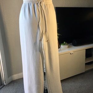 Beautiful Calvin Klein White Summer Pants